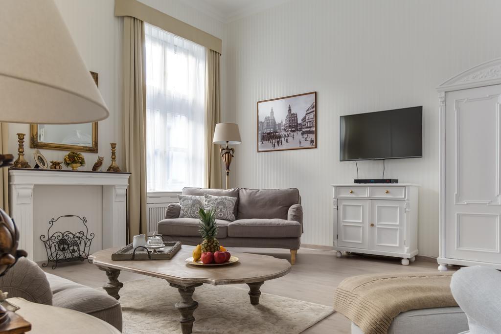 Chestnut & Eliza Suites Budapest Room photo