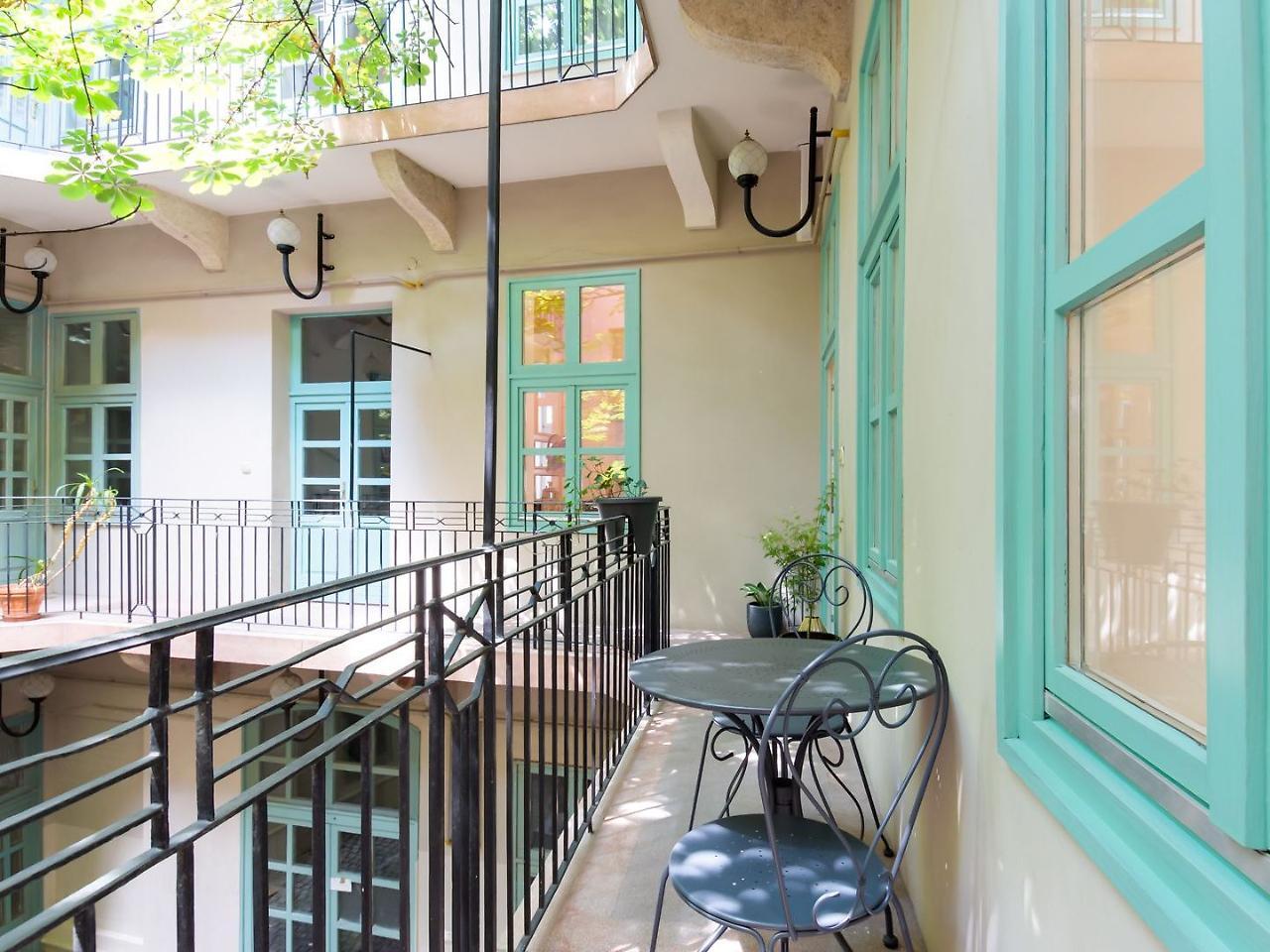 Chestnut & Eliza Suites Budapest Exterior photo